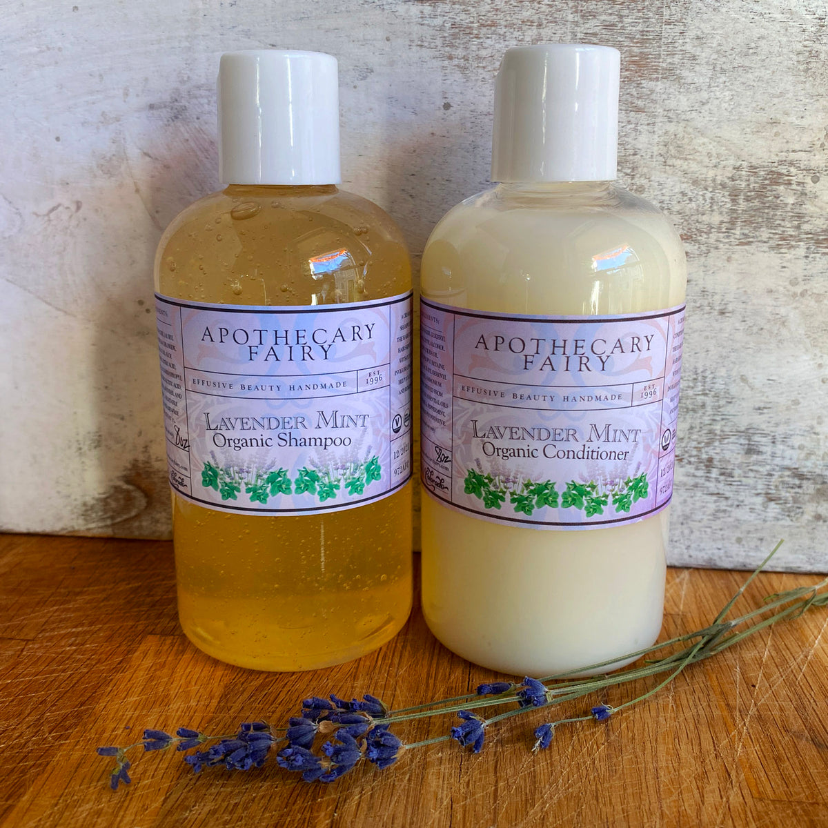 Mængde af Faderlig Årligt Lavender Mint Organic Shampoo & Conditioner SET – The Apothecary Fairy